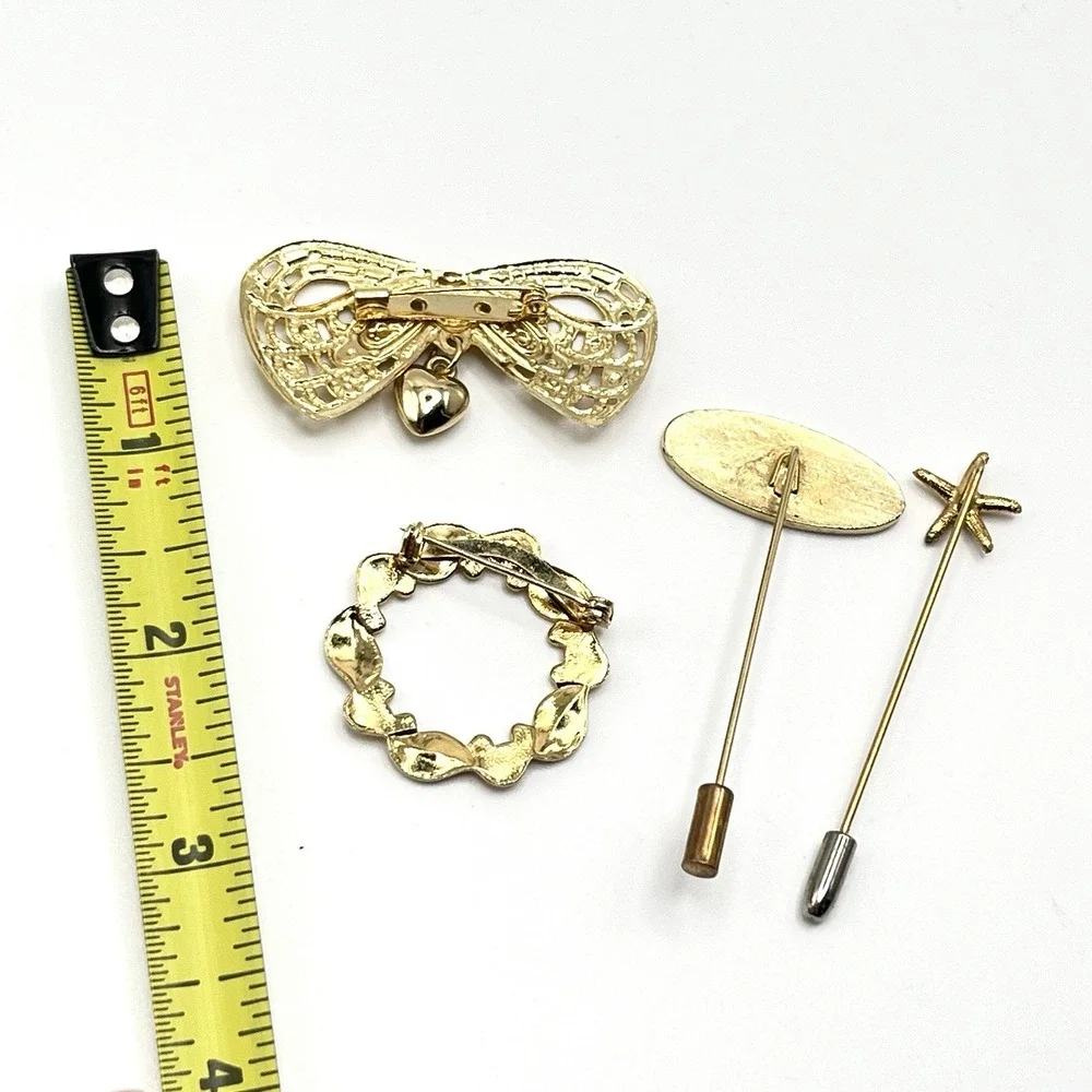 Lot of 4 Vintage Retro MCM Gold Tone Small Bow Avon 6 Circle Brooch Stick Pins